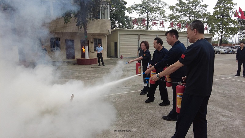 新-灭火器使用演练.jpg