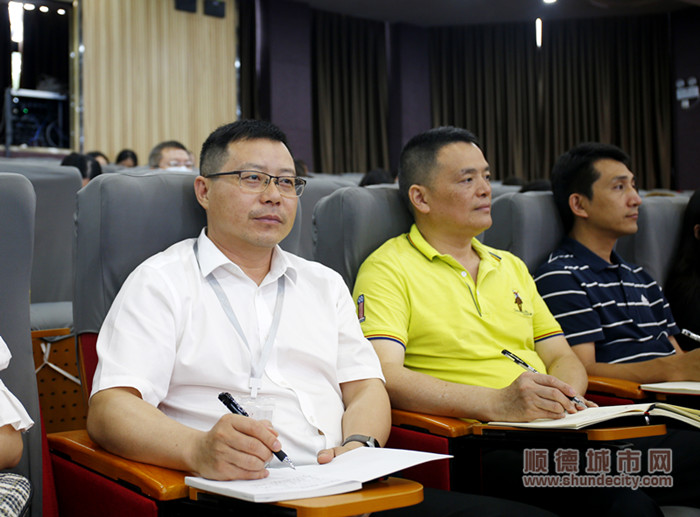 1683377414576367.jpg 活动现场,大家认真听讲,带着问题学习。.jpg