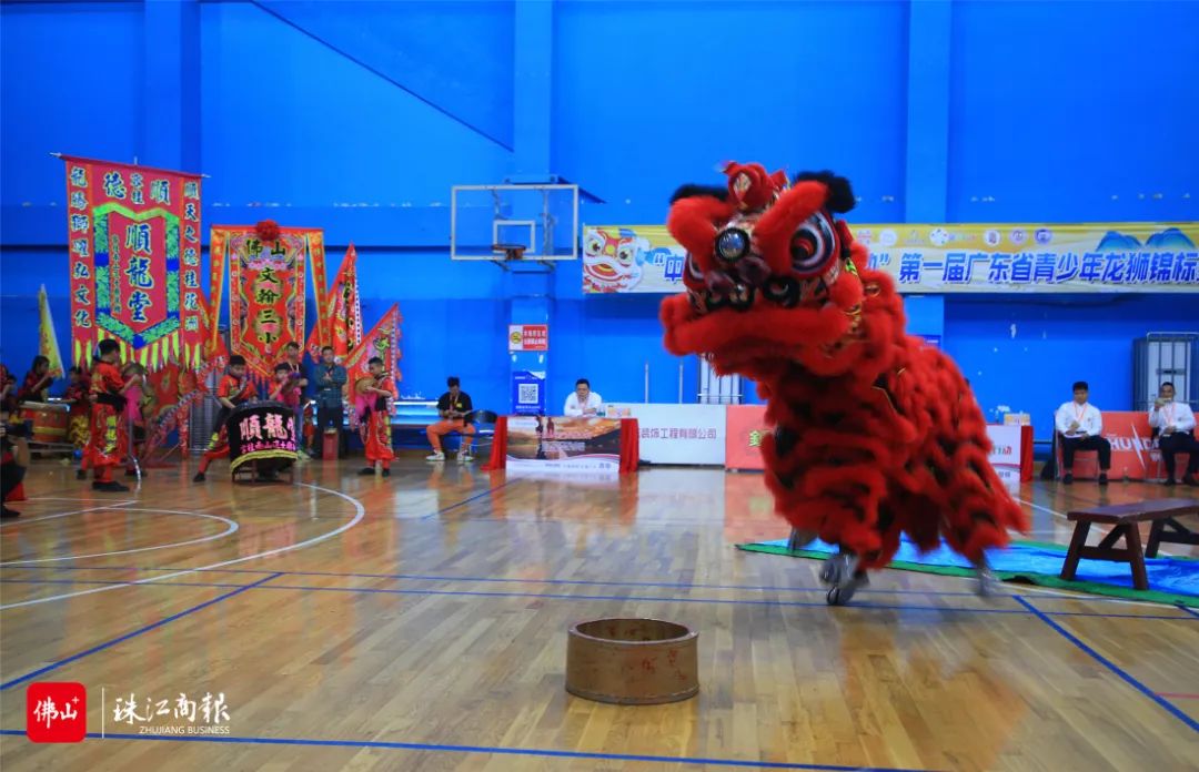 容桂顺龙堂参赛队伍自选套路比赛中。珠江商报记者陈炳辉摄.JPG 图片