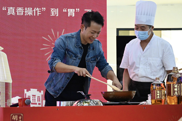 敖嘉年再现真香【名场面】 胡姬花这波“真香操作”到“胃”了！