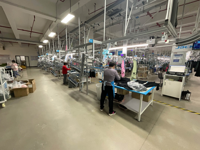 唧唧复唧唧    张槎兴纺织   瑞蒽服装自动吊挂糸统投产