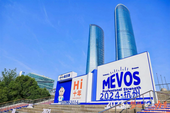 黎京雄院长精彩亮相第十七届“美沃斯大会”,实操示教:Fotona4DPro眶周分层抗衰