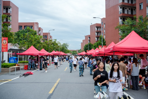 佛大“e人”金秋花式迎新，劲歌热舞嗨翻天—佛山大学开展校园文化艺术节暨社团游园会喜迎新生