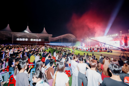 广东东软学院开展“你好•青春——青春奇妙游” 2024年迎新晚会喜迎新生