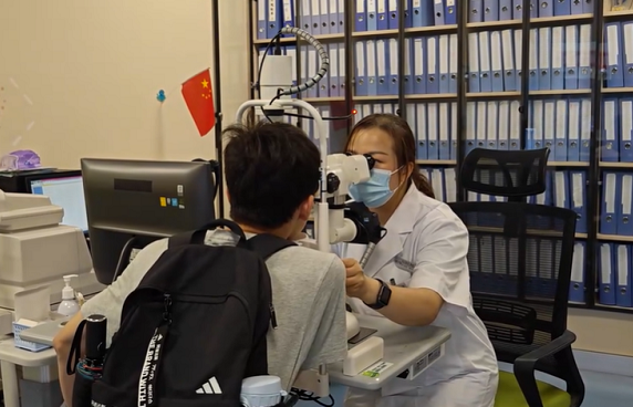 佩戴角膜塑形镜5年，眼轴增长仅0.11，顺德爱尔助力少年自由追梦！