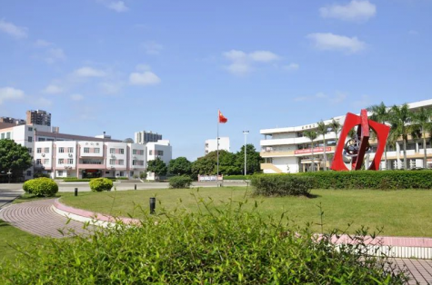 再添两席！佛山市季华中学六位正高级名师领航！