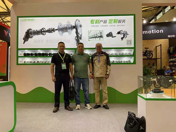 关注世界自行车日下的佛山自行车＂双子星＂